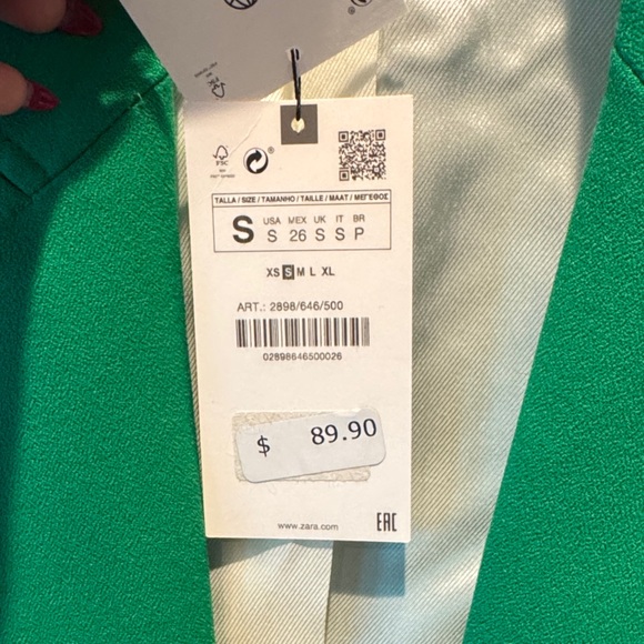 Zara Women's Vibrant Green Tailored Double-Breasted Blazer with Gold Buttons. - Picture 2 of 12